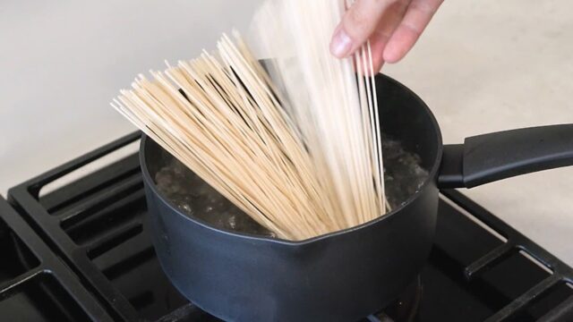 국수 그냥 물에 삶지 마세요! 한번 알면 평생 유용한 국수 삶는법