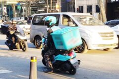 “오토바이 소음 단속 카메라 도입!” 105데시벨 넘으면 번호판 찍힙니다