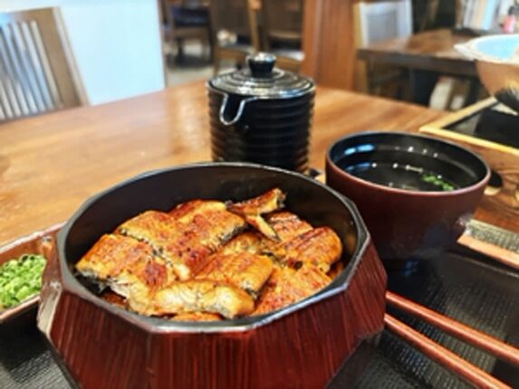 “여름 보양식 장어, 작은 게 맛있어요”