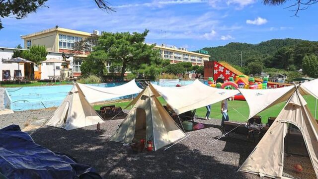 “진짜 신비로운 아침 풍경 봤어요”… 햇살이 춤추는 강주학교캠프 명소