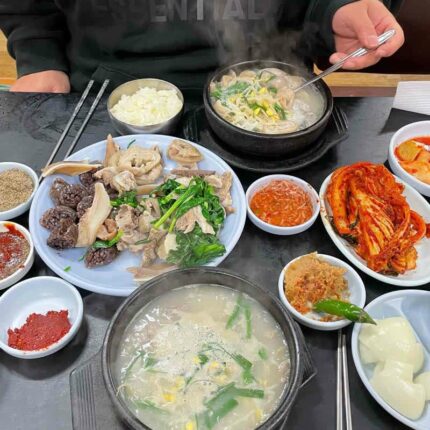 ‘국수 시켰더니 차돌박이가 서비스?’ 서비스 인심 좋아 손님 미어터지는 맛집 5곳