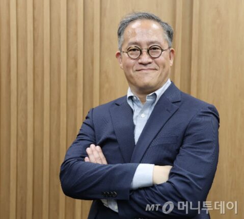 위성 광학 카메라 35년 집념…”우주서 기업들 의사결정 돕겠다”