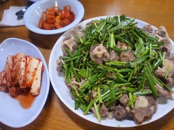보양식의 끝판왕이라 불리는 이유? 먹어보면 안다…서울 소꼬리 맛집 BEST 5