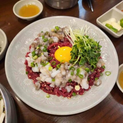 소주 한잔 부르는 바다의 맛… 전국 낙지탕탕이 맛집 BEST 5