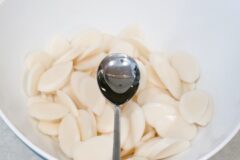 떡국떡 보관 잘못하면 갈라지고 맛 없어요! ‘이것’ 넣었더니 1년 이상 맛있는 떡국떡 보관법