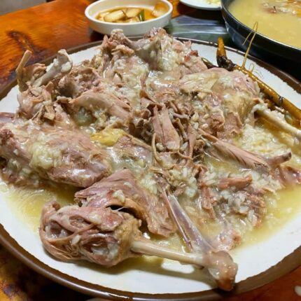 야들야들 부드럽게 익은 닭으로 복달임 완성! 초복맞이 전국 백숙 맛집 5곳