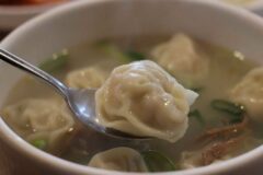 ‘신동엽이 명절마다 30인분 사간다고?’ 연예인들이 반한 서울 만두국 맛집 5곳