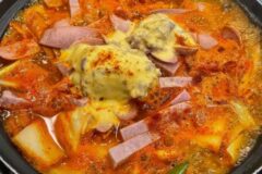 ‘라면사리 필수’ 직장인들이 점심시간마다 달려가는 서울 부대찌개 맛집 5