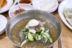 “진짜 시원한 함흥냉면, 여름에 이게 최고!”… 40년 전통의 맛이 숨쉬는 서울 여행지