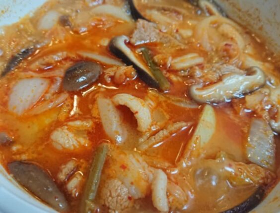 짜게 만들어진 찌개에 “이것 한 스푼” 넣어 보세요 요리사들 꿀팁 입니다.