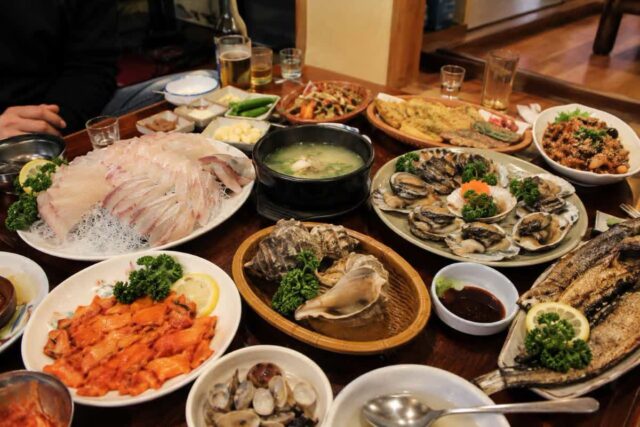 통영다찌 맛집 투어 제대로 즐기는 법! 술만 시켰는데 해산물이 계속 나와 놀랐어요…