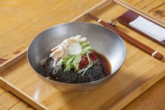 비빔으로 즐기다 육수 부어 마무리! 전국 함흥냉면 성지 5