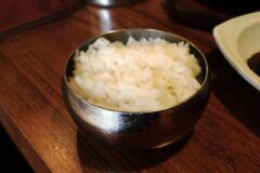식당 공깃밥은 왜 스테인리스 밥그릇에 주는 걸까?