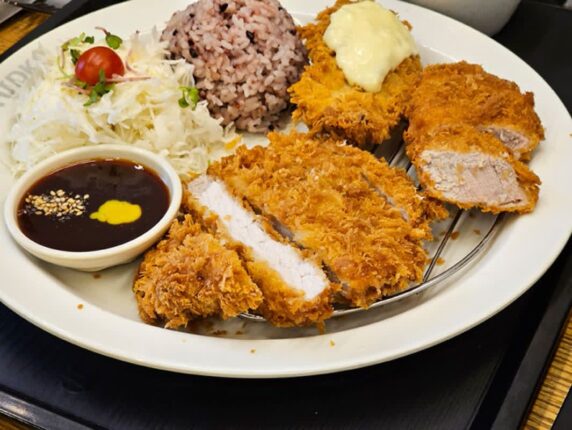 운양동 맛집 홍익돈까스 김포운양점 푸짐하고 맛있어요.