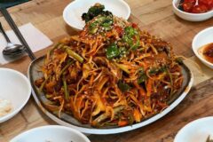 문 열자마자 웨이팅 시작한다는 전국 회무침 맛집 5곳