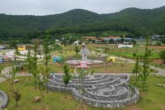 “5,000평 생태정원 입장료가 무료라니?”… 상쾌한 공기와 별빛 속 로맨틱 글램핑 여행지