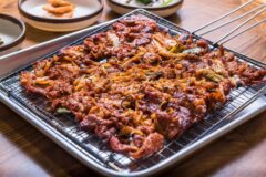 ‘웨이팅 필수’… 불향이 미쳤다는 전국 연탄 돼지 불고기 맛집 5곳