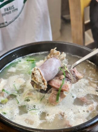 줄서는 석모리 맛집 국물진한 팔담순대 김포본점