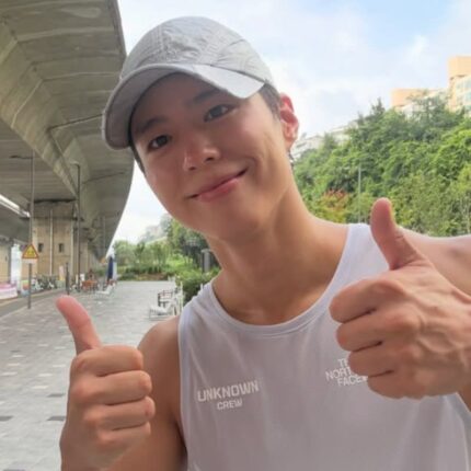 비 오는 날 10km를 달린 박보검의 충격적 외모 (연예 이슈)