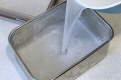 김치통 냄새 없애는 방법 ‘이것’ 부으면 냄새 제거 한방에 끝!