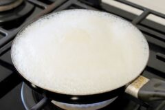 유통기한 지난 우유를 프라이팬에 부었더니? 많은 사람들이 몰랐던 프라이팬 코팅 비법