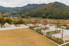 “한려해상 국립공원의 폐교가 이렇게 변했어요!”… 4110㎡ 야영장 명소