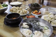 할머니 생각나는 뜨끈하고 부드러운 한 그릇! 전국 만두국 맛집 5