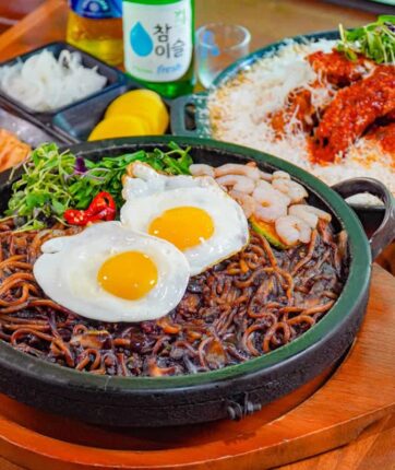‘짜장이 돌판 위에?’ 특색 있는 별미로 주말 외식 명소로 핫한 돌짜장 맛집 5