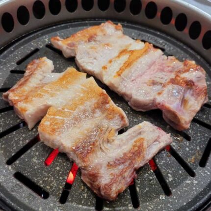 쫀득한 식감에 풍부한 육향! 전국 돼지 생갈비 맛집 5