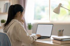美 오픈AI, 13~17세 전용 챗GPT 공개…연애 표현·정서 의존 차단