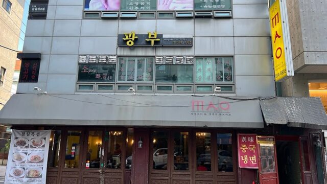 “매달 바뀌는 예술 작품이 있다니?”… 도심 속 진짜 미술관 같은 카페 명소