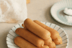 [리얼푸드] 맛있는 재료 다 모였네…‘달걀 소시지 솥밥’ [영상]