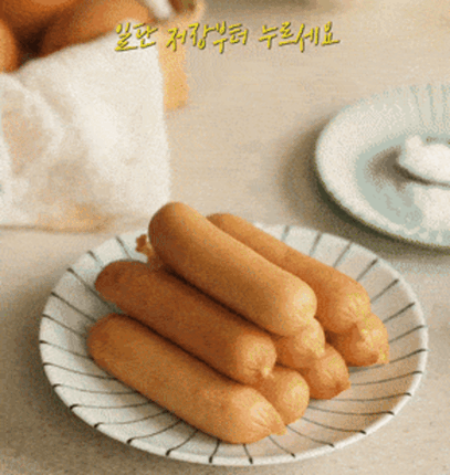 [리얼푸드] 맛있는 재료 다 모였네…‘달걀 소시지 솥밥’ [영상]