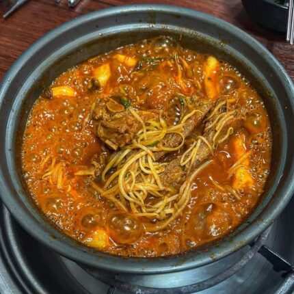 얼얼한 매운맛에 중독된다! 먹을수록 빠져드는 매운갈비찜 맛집 5