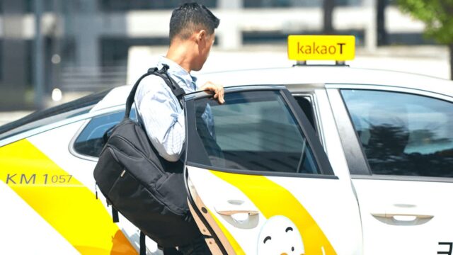 카카오T·우버, 전국 161곳 100% 도입… 플랫폼 택시, 첨단모빌리티 왕좌 굳혔다