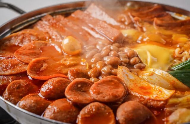 햄맛 쏙 밴 육수에 라면사리 퐁당! 연예인도 즐겨 찾는 서울 보대찌개 맛집 5