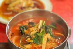 문 열기 전부터 웨이팅 시작… 해장 제대로 되는 시원한 국물의 짬뽕 맛집 5