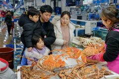 노량진수산시장 대게 킹크랩 가족모임 비용, 30만원이면 가능할까?