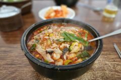 깊고 묵직한 국물에 쫄깃한 내장이 가득! 전국 인생 내장탕 맛집 5