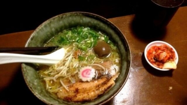 “돼지뼈 육수를 12시간 우려냈다니!”… 진짜 일본의 맛 그대로인 라멘 명소