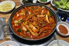 매콤한 양념에 소주가 술술, 오픈하면 손님 꽉 차는 전국 두루치기 맛집 5곳