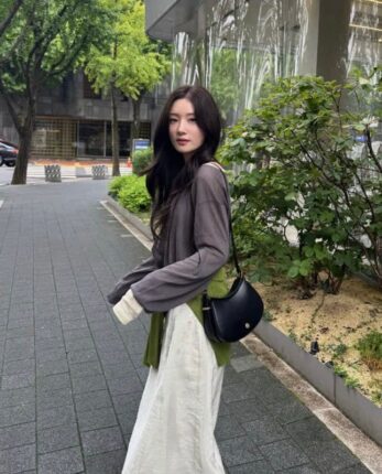 길거리 남자들 다 멈춰 세움.. 역대급 예쁜 여배우 가을코디.jpg