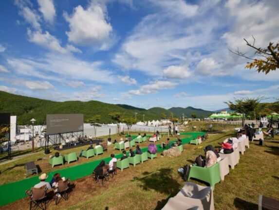 영화관 대신 산으로… 국내 유일 산악영화제 열린다 [페스티벌플러스]