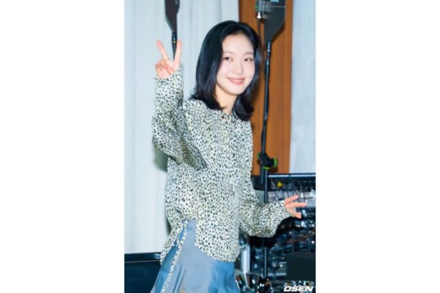 오..? 자세히 봐야 이해되는 오늘자 김고은 레오파드 패션
