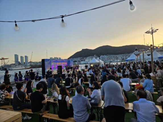 건어물과 맥주가 만나 부산의 밤이 더 화려해진다 [페스티벌 플러스]