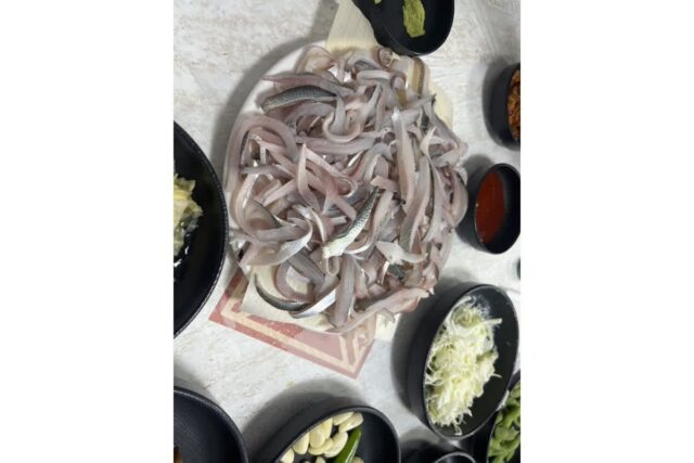 세상에서 소주를 가장 사랑하는 사람의 꽉채운 침샘어택 50장