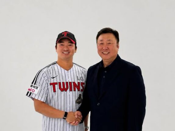 “43일 못 채웠다” 고우석 결국 LG 복귀…연봉 5억인데 실제 받는 돈은
