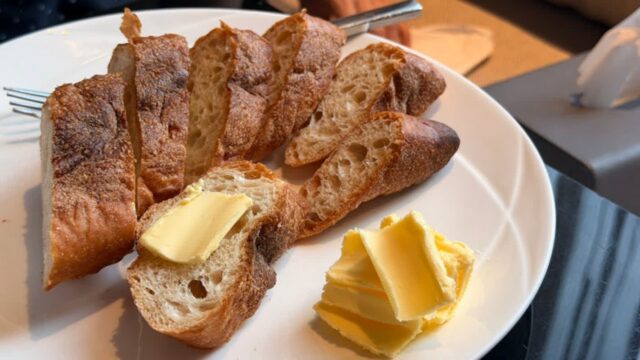 [마닐라 맛집] 그린벨트 3 와일드플라워 레스토랑(Wildflour) 빵 포장 후기 (마카티 베이커리 추천)