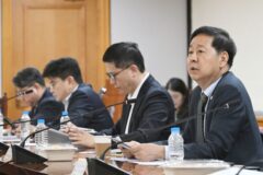 상폐기준 강화 늦춘다…’코스피 500억·코스닥 300억’은 내년 7월부터
