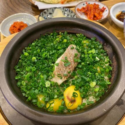 따끈하게 비벼먹으면 조화로운 맛이 터진다! 서울 솥밥 맛집 5
